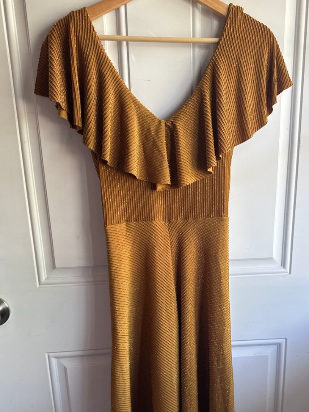 June & Hudson Flutter Sleeve Midi Dress